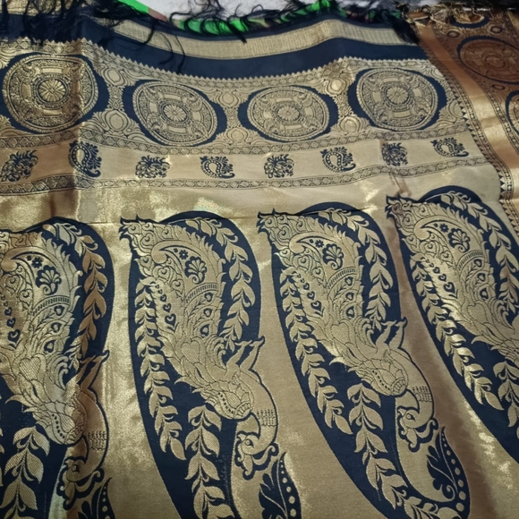 Beautiful brand new silk saree with blouse - Picture 3 of 6